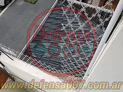 Instalación de concertina romboidal de 100 cm sobre muro premoldeado. Zona Luján.